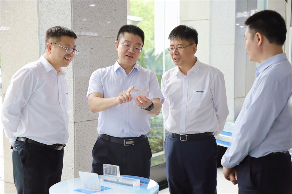 “双向奔赴 合作共赢”bti体育智能与中钨高新签定战术合作和谈