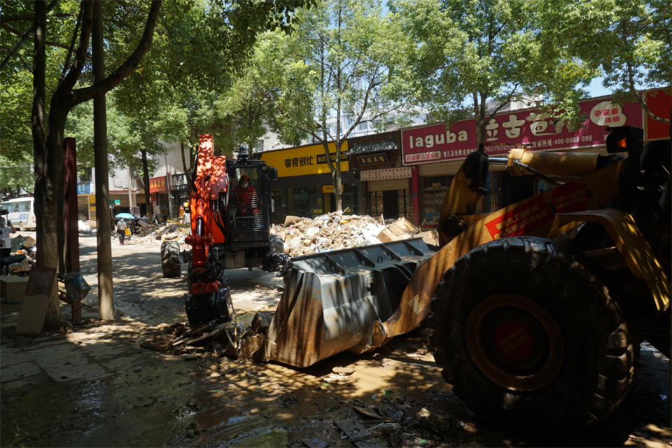 驰援湖南平江抗洪抢险，共克时艰显担任