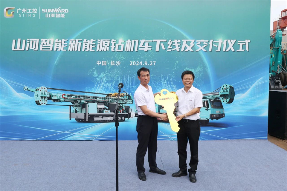 引领绿色科技新篇章！bti体育智能新能源钻机成功交付