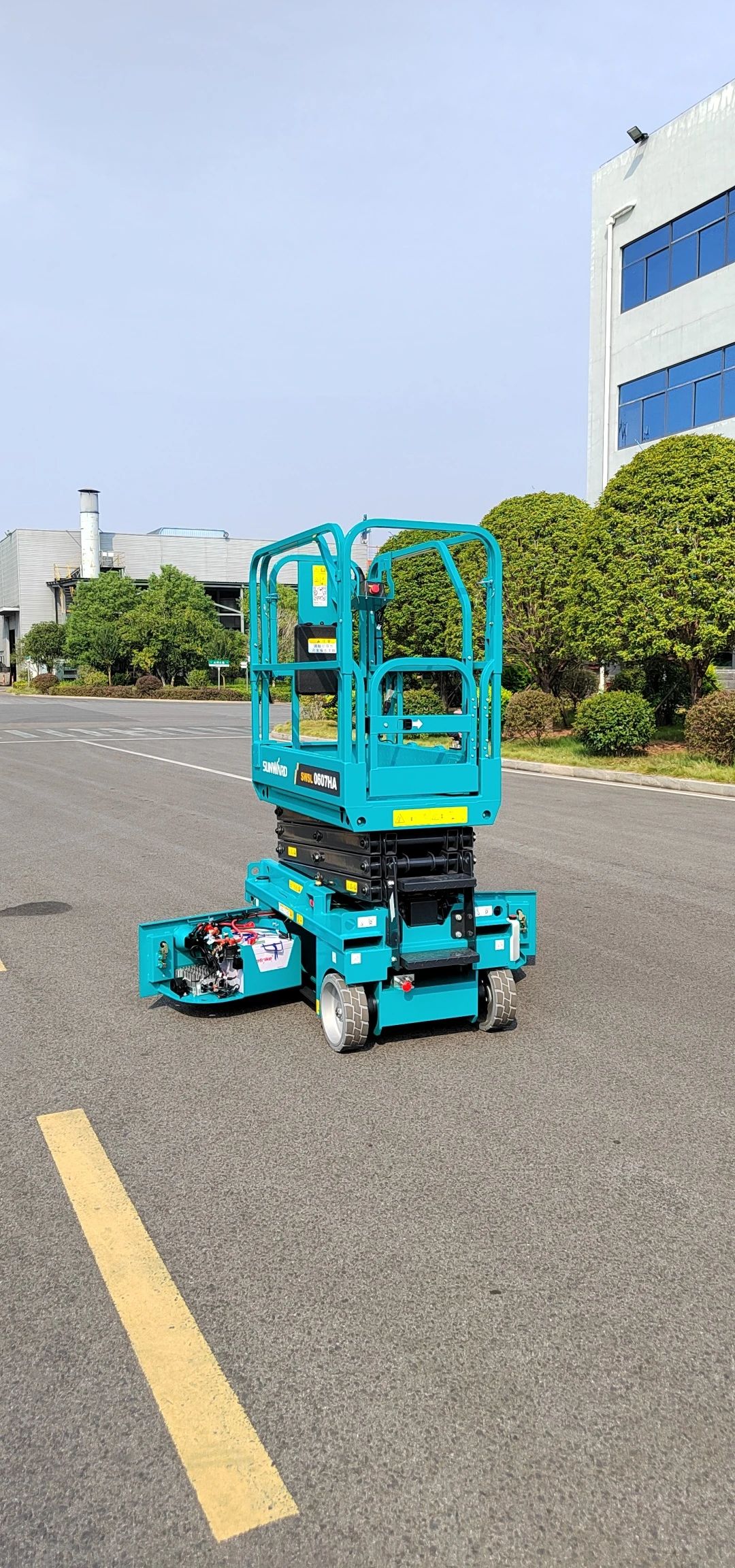 向“新”而行！bti体育智能又一款电动液驱剪叉式高空作业平台颁布