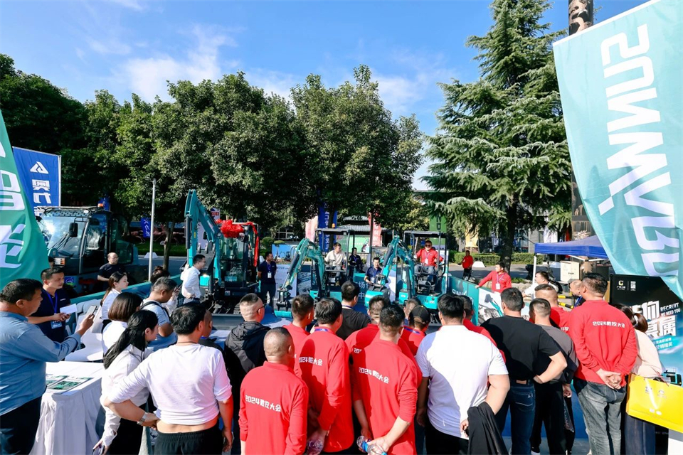 展示“掘”对实力！bti体育智能亮相2024微挖大会暨幼型设备大会