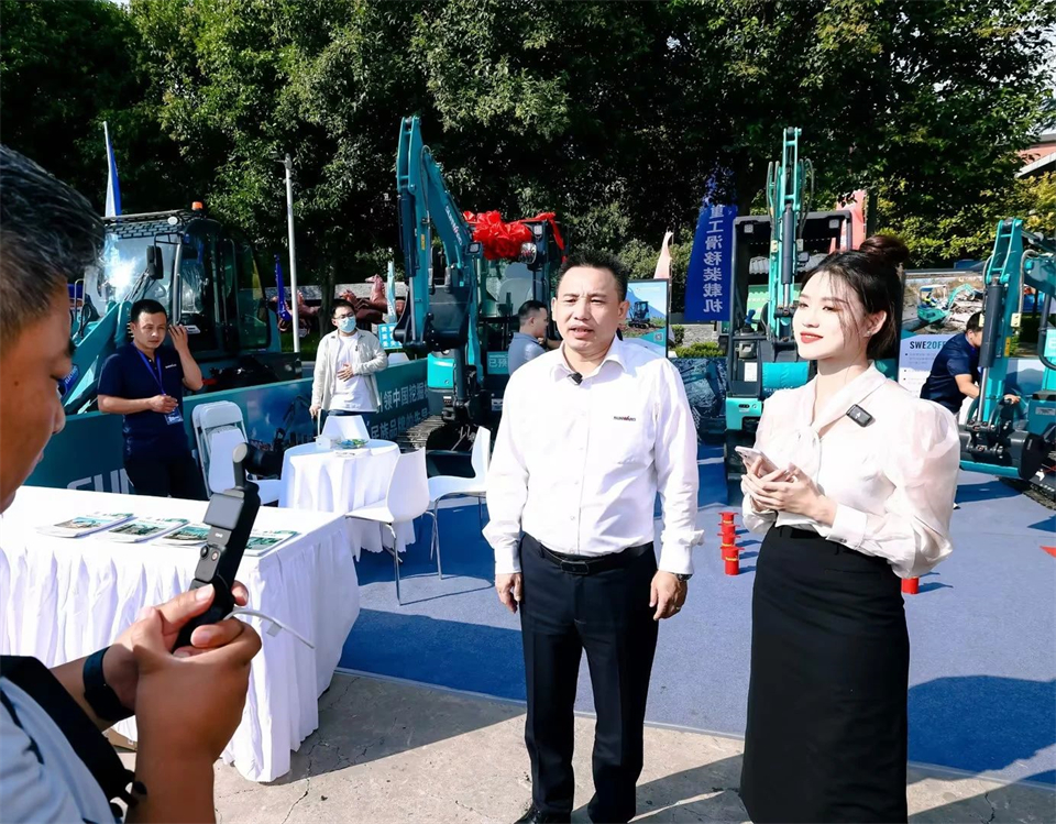 展示“掘”对实力！bti体育智能亮相2024微挖大会暨幼型设备大会