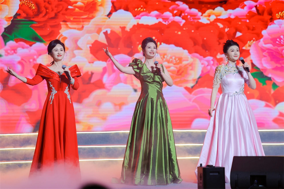 创新引领价值 梦想成就将来——庆祝bti体育智能成立25周年赞美大会暨文艺晚会隆沉进行