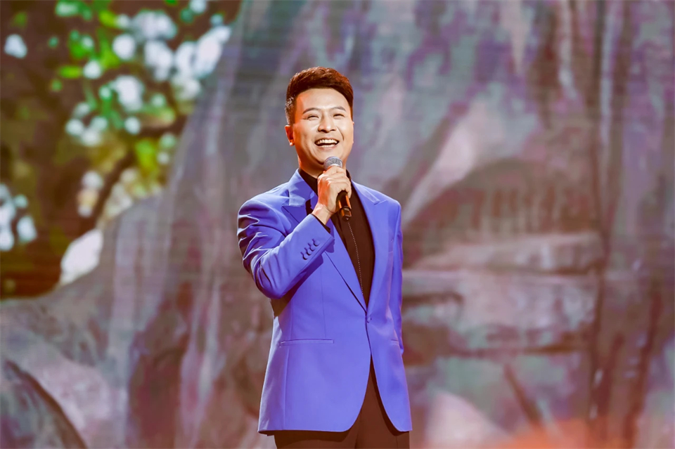 创新引领价值 梦想成就将来——庆祝bti体育智能成立25周年赞美大会暨文艺晚会隆沉进行