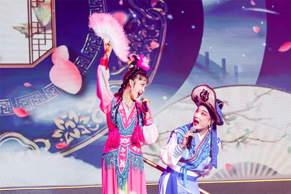 创新引领价值 梦想成就将来——庆祝bti体育智能成立25周年赞美大会暨文艺晚会隆沉进行