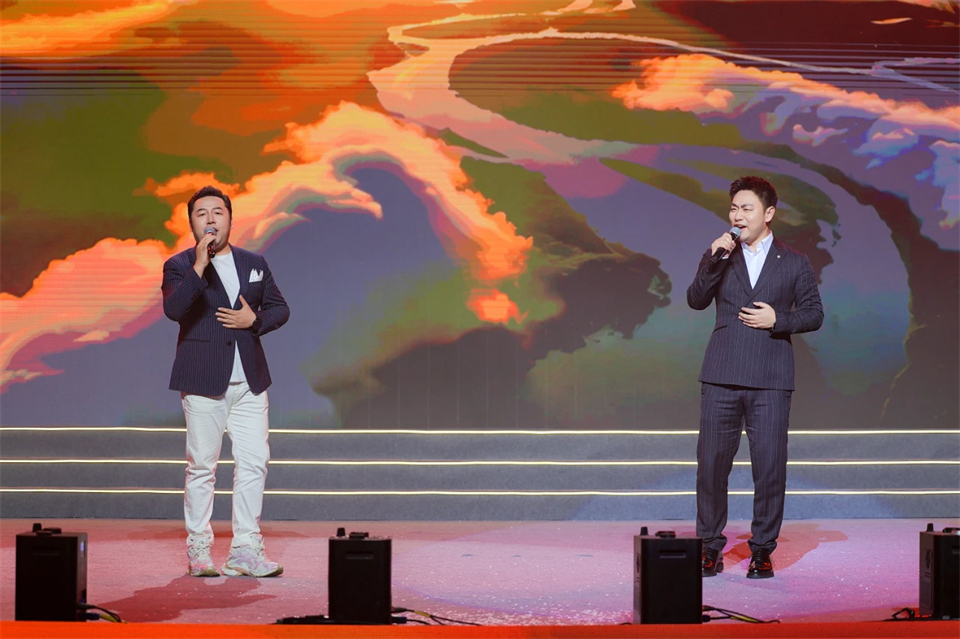 创新引领价值 梦想成就将来——庆祝bti体育智能成立25周年赞美大会暨文艺晚会隆沉进行