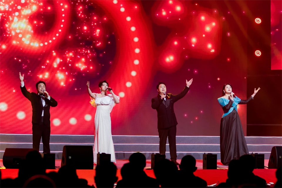创新引领价值 梦想成就将来——庆祝bti体育智能成立25周年赞美大会暨文艺晚会隆沉进行