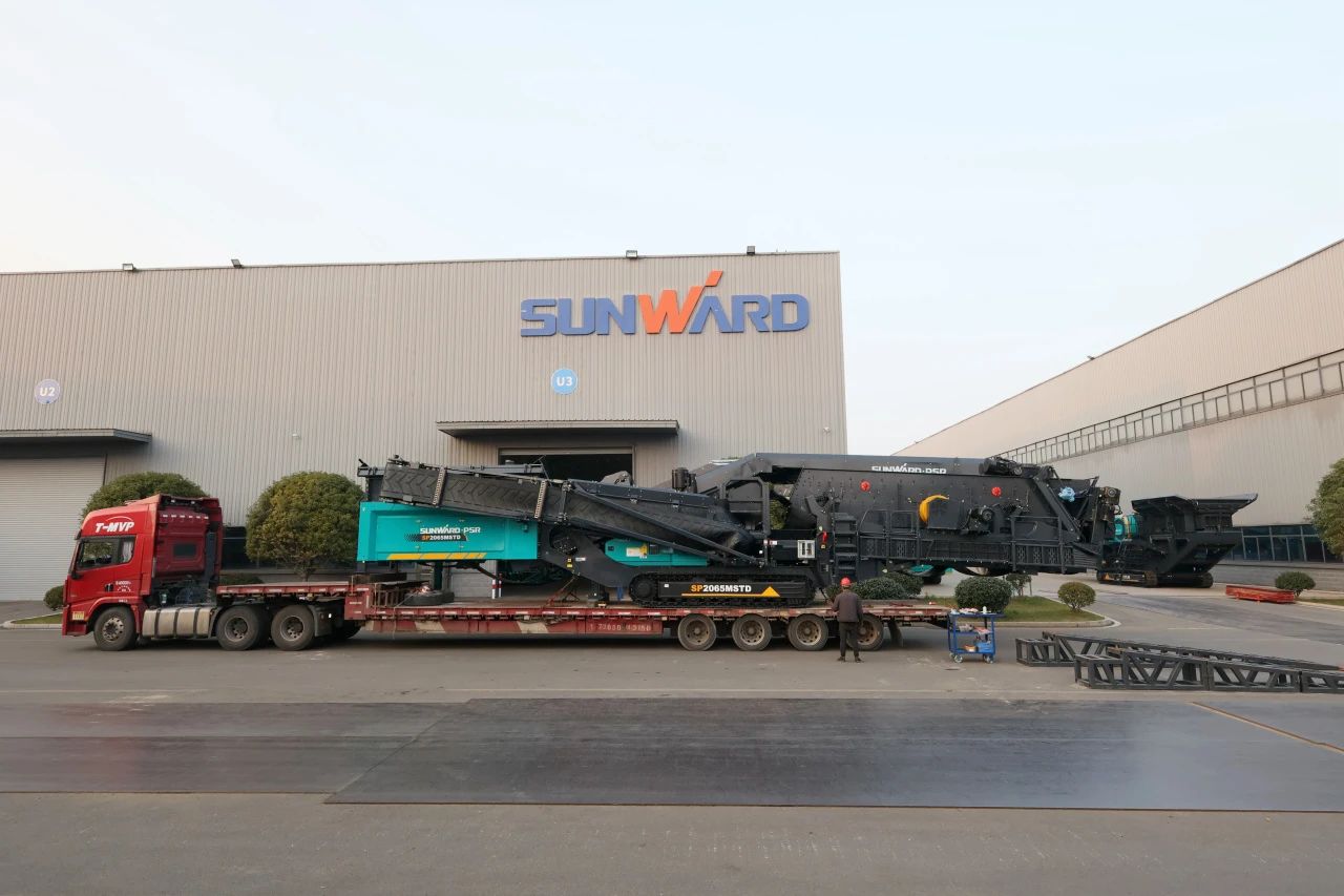 bti体育普石勒柴电一体移动破碎筛分设备热销海表