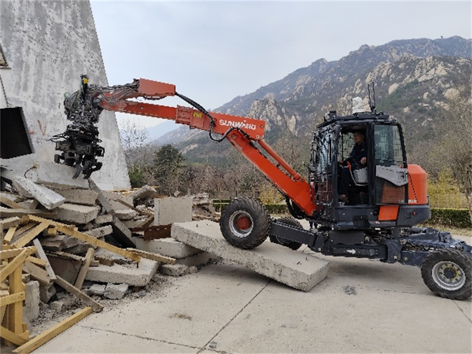 bti体育特装复杂地形灾害应急接济机械人入选工信部《先进安全应急设备推广目录（工业领域2024版）》