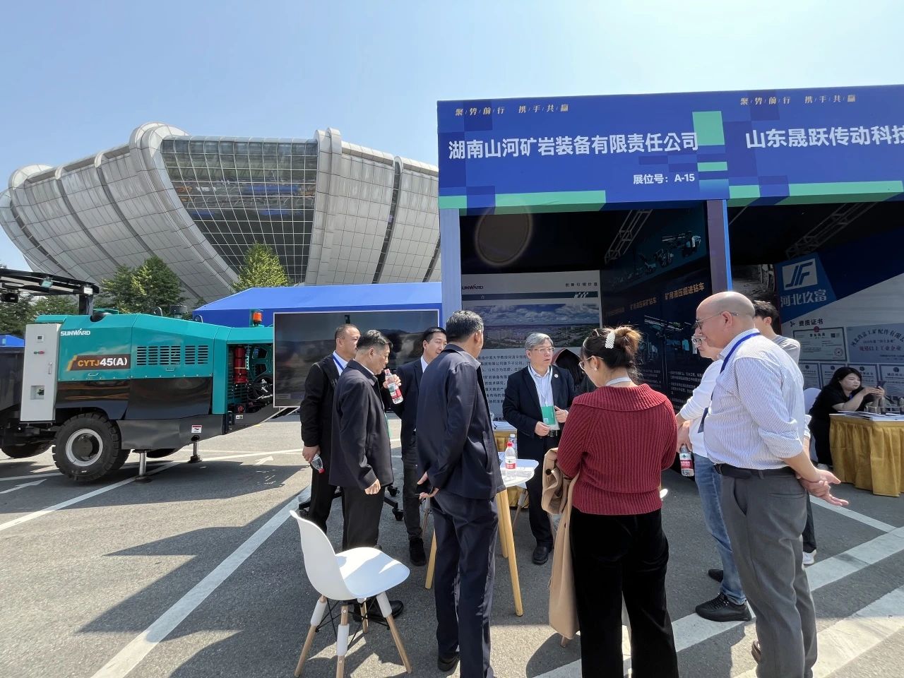 bti体育矿岩携井下掘进台车亮相苍南矿山井巷机械展