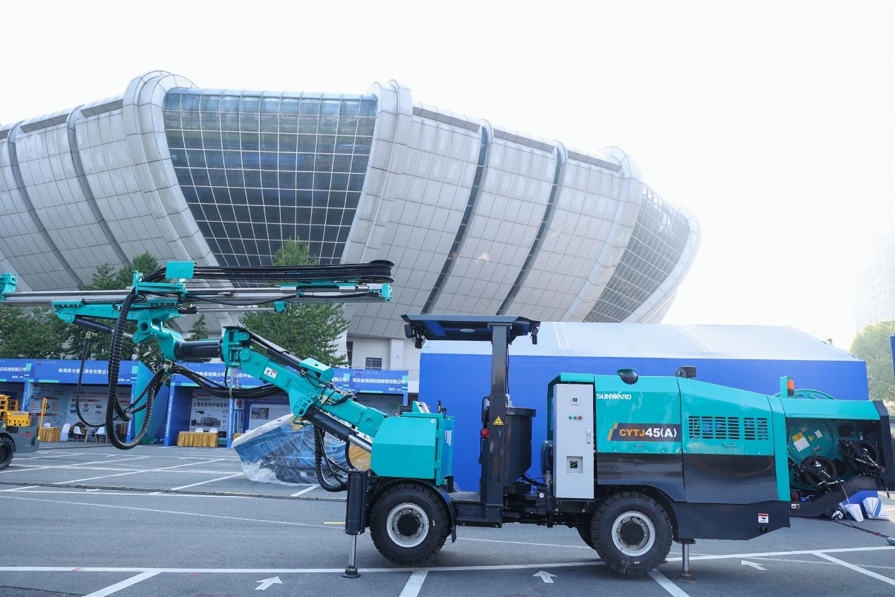bti体育矿岩携井下掘进台车亮相苍南矿山井巷机械展