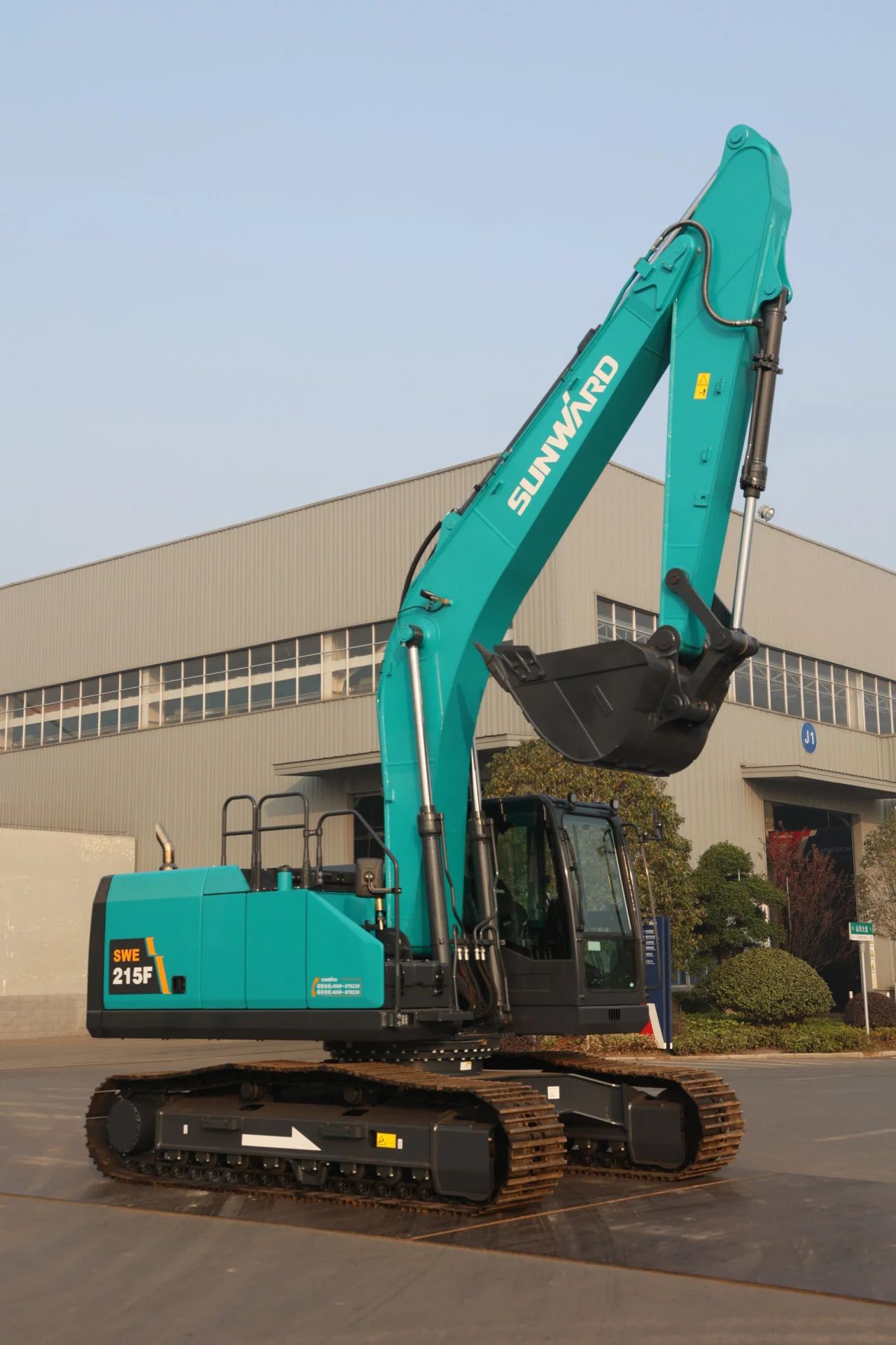 聚焦市场需要，bti体育智能三款精品工程液压挖掘机成功下线