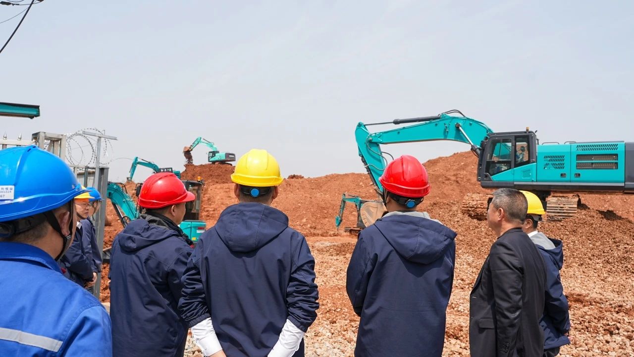 聚焦市场需要，bti体育智能三款精品工程液压挖掘机成功下线