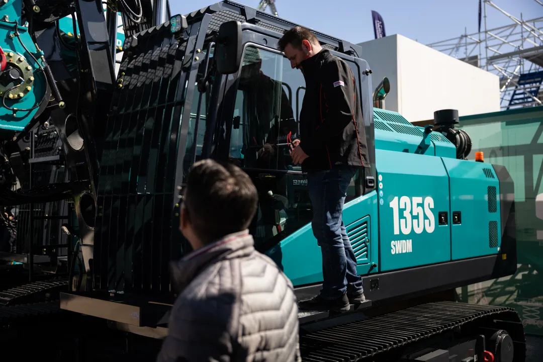 Bauma 2025 | 高端定造！bti体育智能Pro系列旋挖钻机燃爆全场