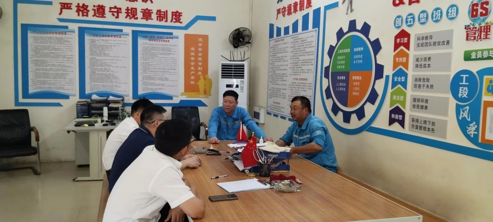 逾越bti体育万里 智启服务新程——bti体育矿岩“服务万里杏妆活动走进海螺水泥