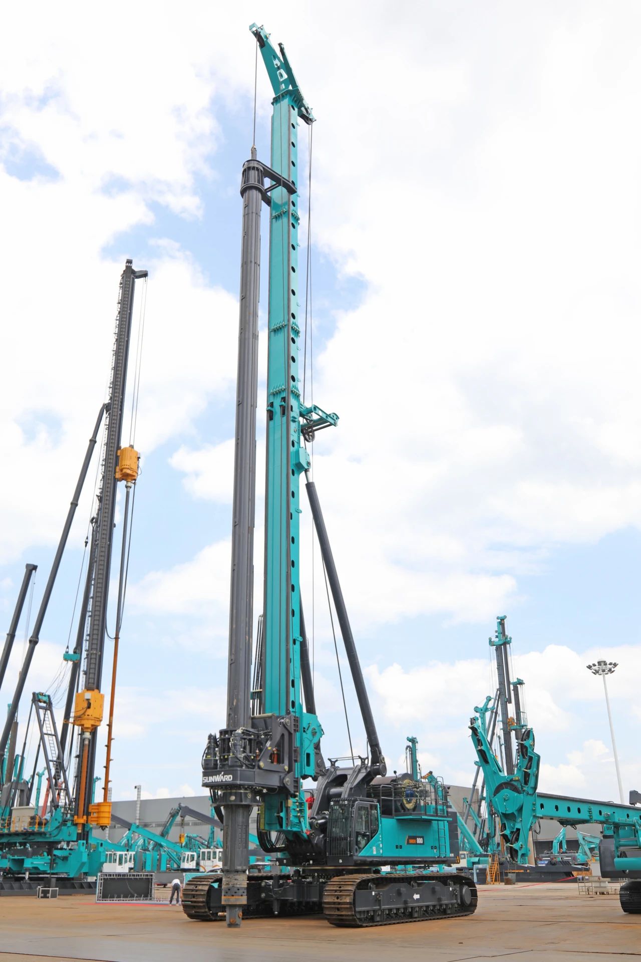 “破纪录王者”再出征！bti体育智能SWDM800旋挖钻机成功交机