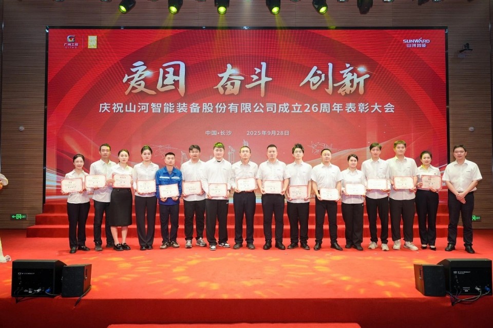 聚力前行！庆祝bti体育智能成立26周年赞美大会隆沉召开