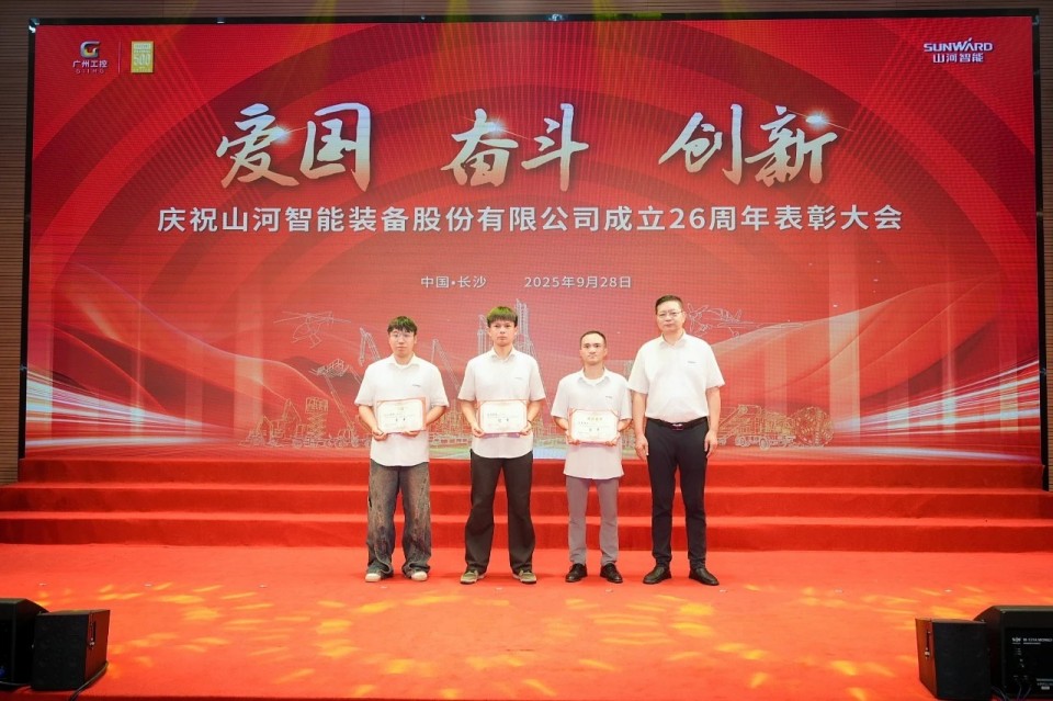 聚力前行！庆祝bti体育智能成立26周年赞美大会隆沉召开