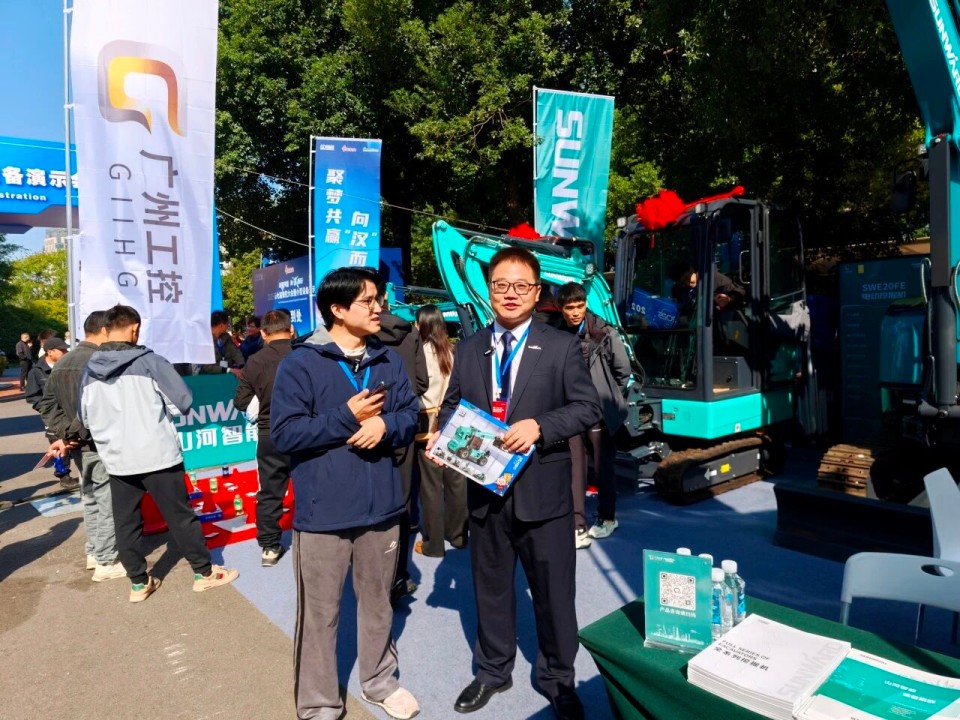 bti体育智能微挖“天团”闪灼武汉，引领绿色施工潮水