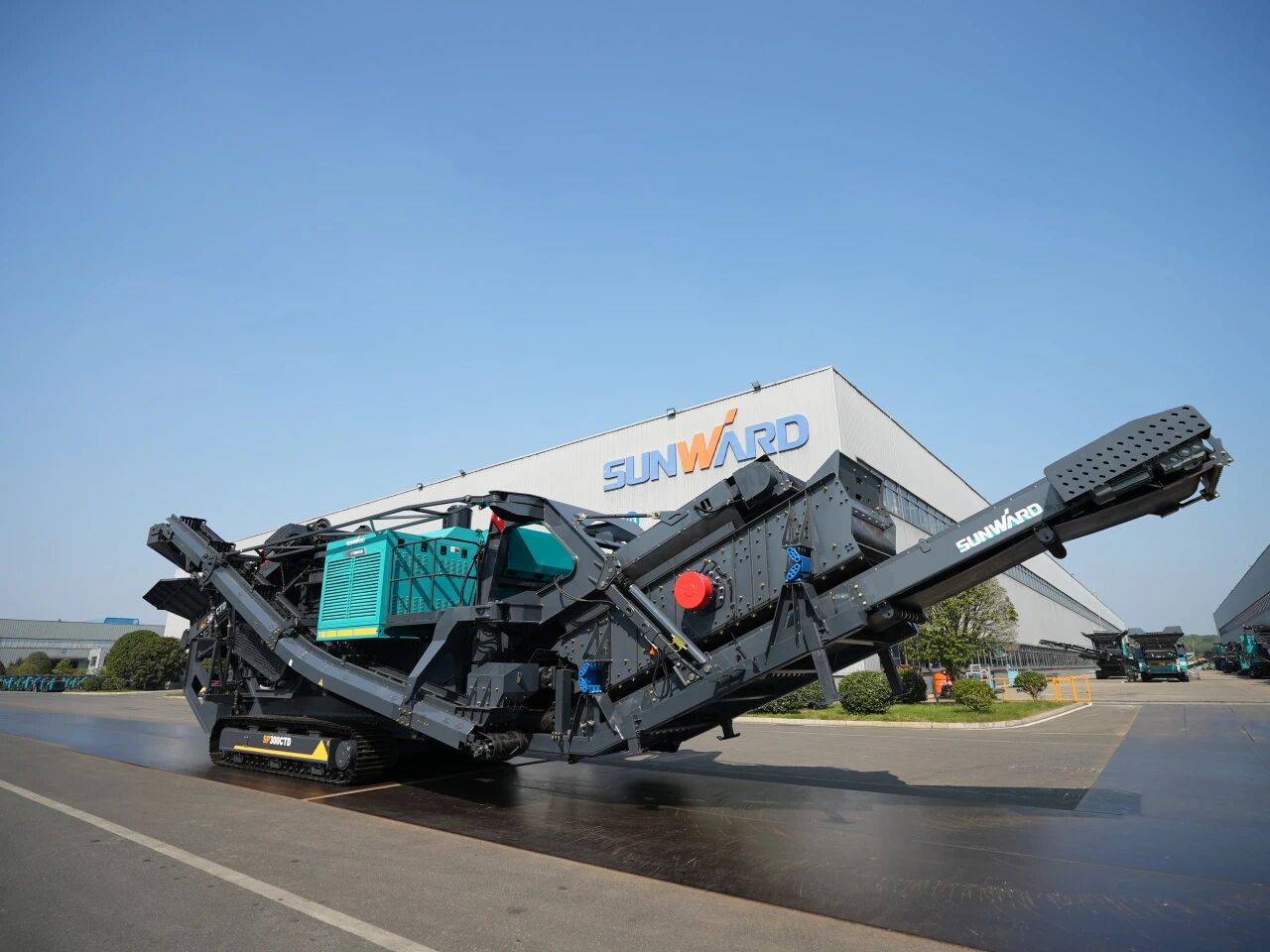 破局国际市场，无惧极寒工况！bti体育智能SP300CTD柴电两用圆锥破碎站成功下线