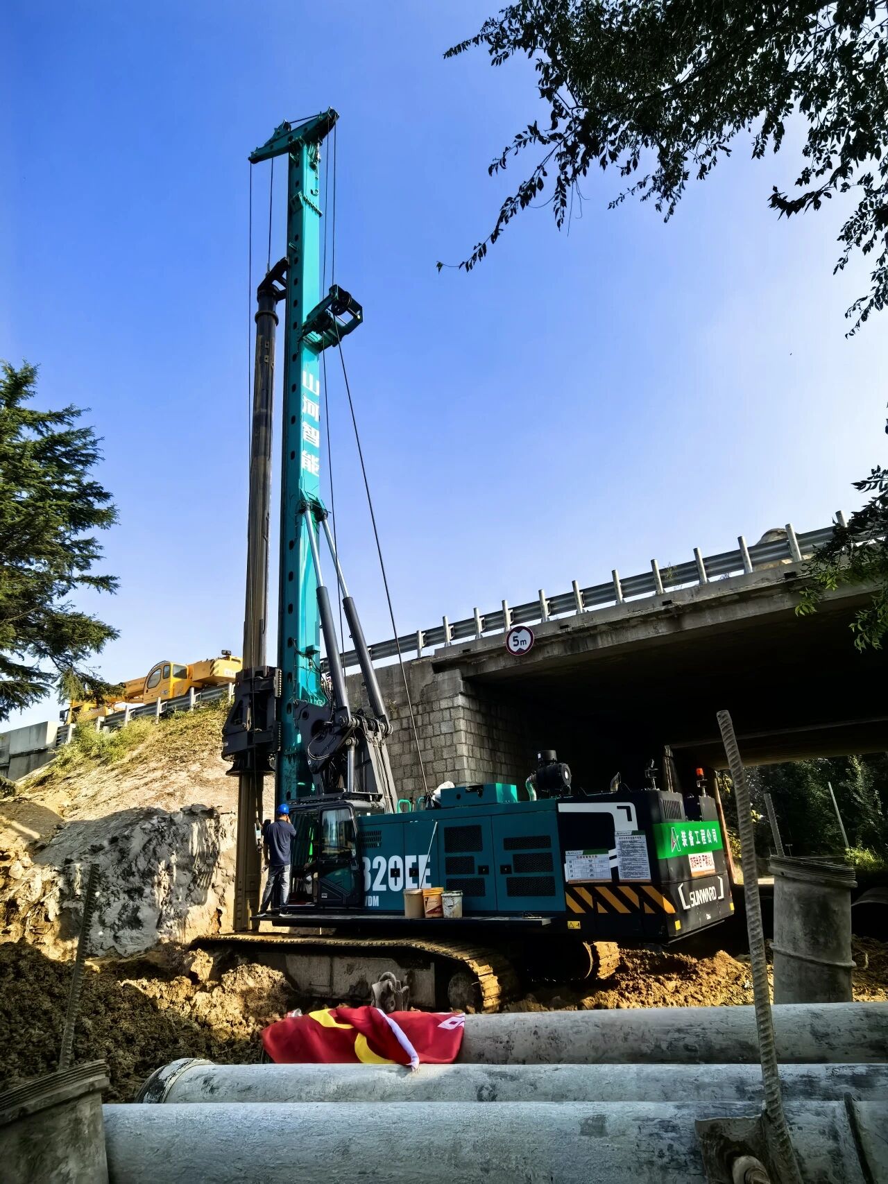 bti体育智能增程式电动旋挖钻机助力山东高快建设，绿色施工功效显著